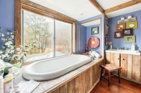 Luxurious sky loft with giant soaker tub, steam room, views